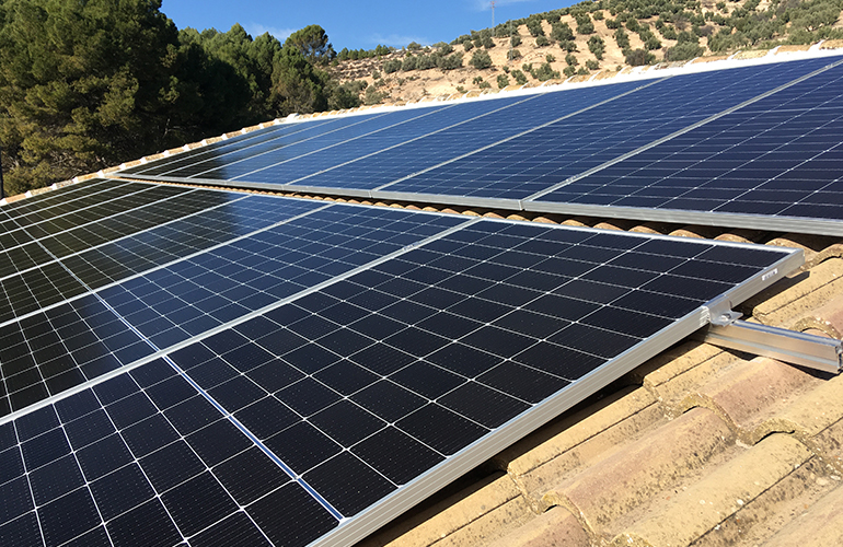 Paneles solares instalados por Electracasado